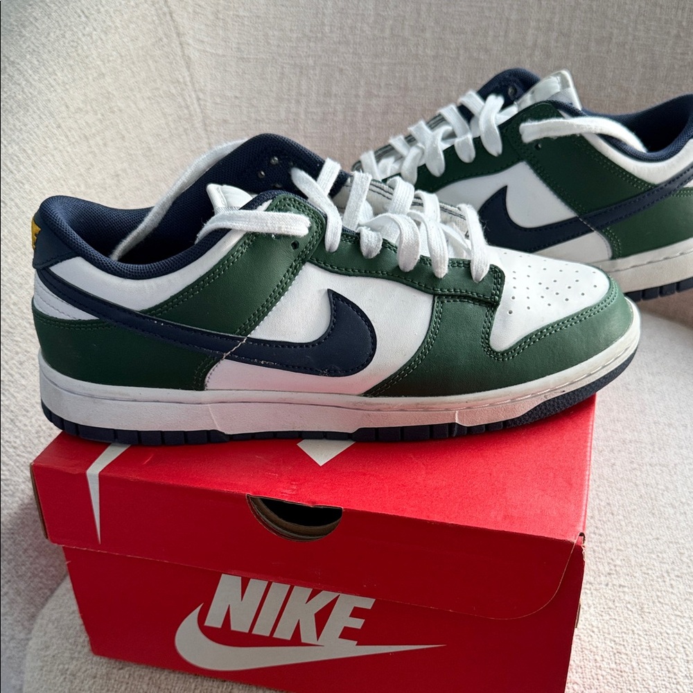 Nike Forest Green and Navy Sneakers
